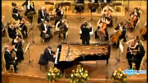 Concierto para piano No. 21 en do mayor, K. 467: Un diálogo entre la majestuosidad orquestal y la elegancia pianística